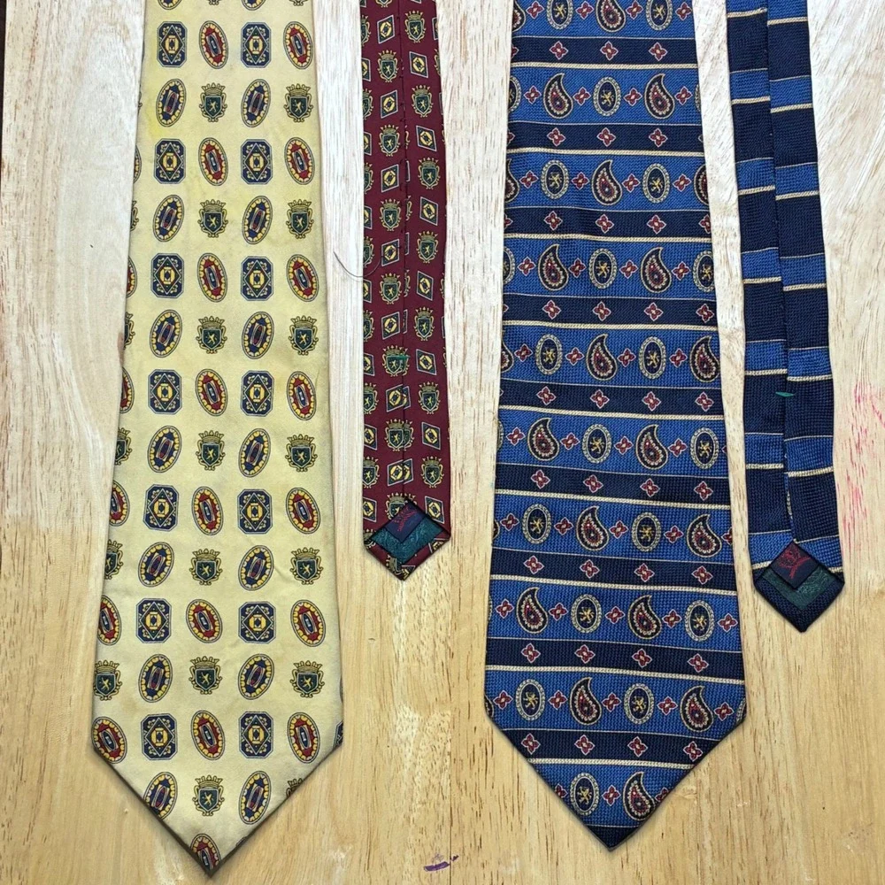 Vintage Tommy Hilfiger Tie Lot 2 Crest Paisley Preppy Silk Style Neckties